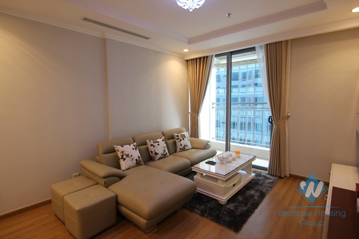 Beautiful and clean apartment for rent in Vinhomes Nguyen Chi Thanh, Dong Da, Ha Noi
